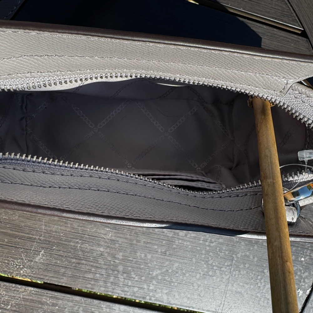 Michael Kors Elegant Gray Crossbody Bag - Picture 5 of 6